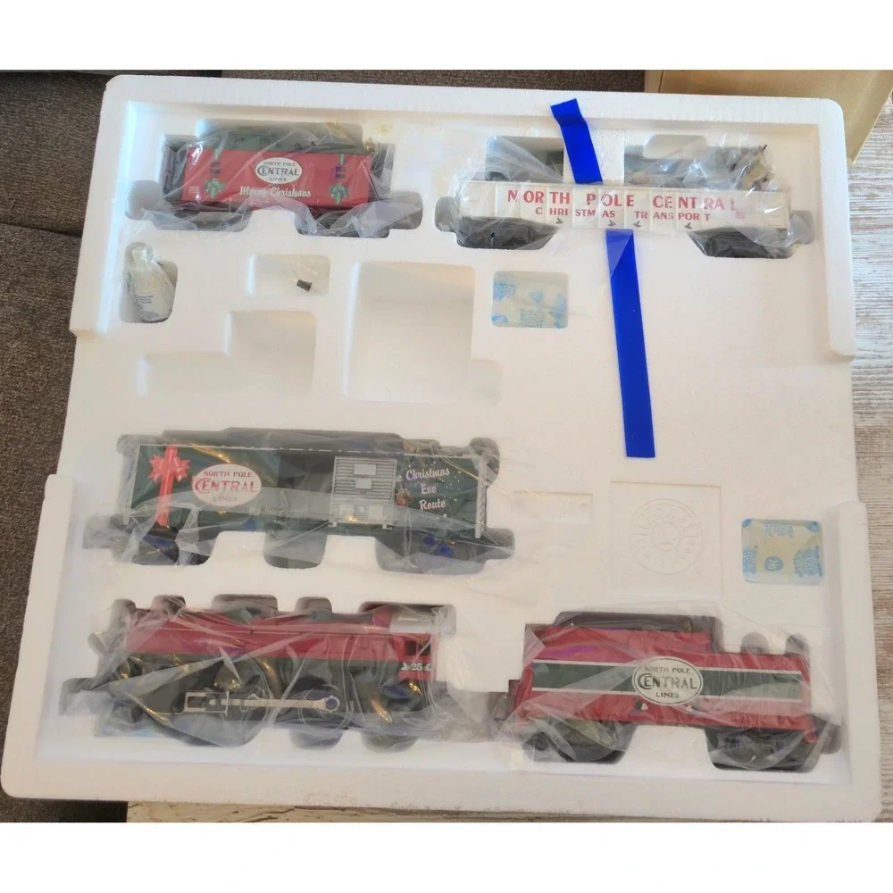 Lionel 6-30020 North Pole Central Christmas Train Set O-Gauge Ready to Run - NIB